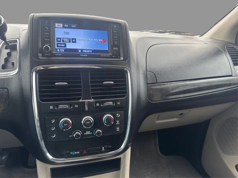 Used 2012 Dodge Grand Caravan SXT w/ UConnect Hands-Free Group FWD image 27
