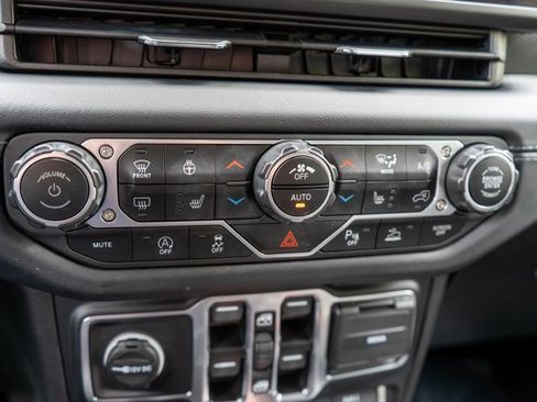 Used 2024 Jeep Wrangler Unlimited Rubicon image 28