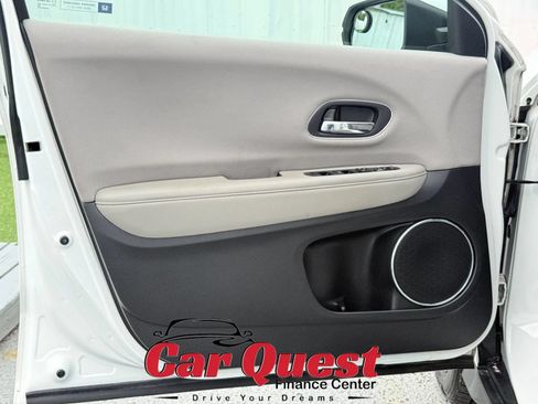 Used 2017 Honda HR-V EX image 11