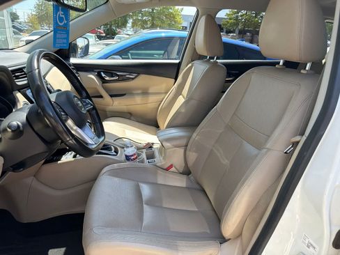 Used 2018 Nissan Rogue SL w/ Premium Package FWD image 6