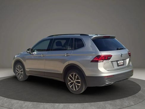 Used 2019 Volkswagen Tiguan SE w/ Panoramic Sunroof Package FWD image 5