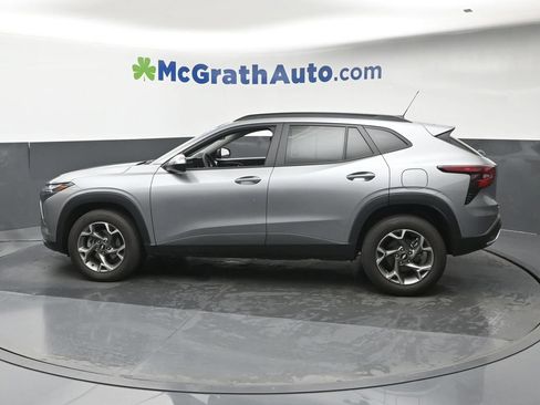 Used 2025 Chevrolet Trax LT FWD image 23