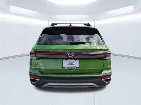 Used 2025 Volkswagen Taos SE FWD image 5