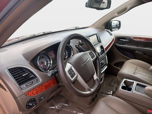 Used 2015 Chrysler Town & Country Touring-L w/ Driver Convenience Group FWD image 19