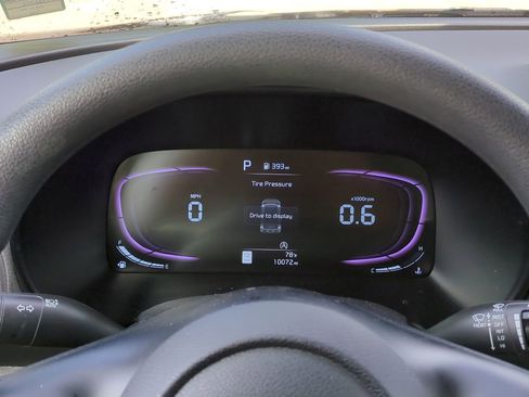 Used 2025 Kia Soul LX w/ LX Technology Package FWD image 25