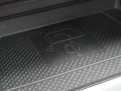 Used 2021 Volkswagen Tiguan SE image 36