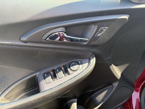 Used 2018 Chevrolet Malibu LT image 11