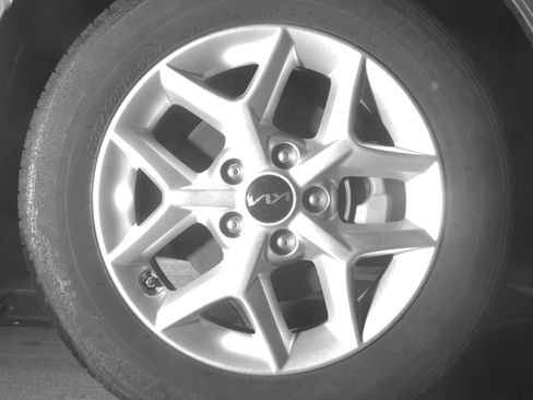 Used 2025 Kia Soul LX w/ LX Technology Package FWD image 13