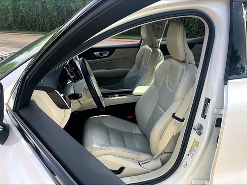 Used 2021 Volvo S60 T5 Momentum FWD image 34
