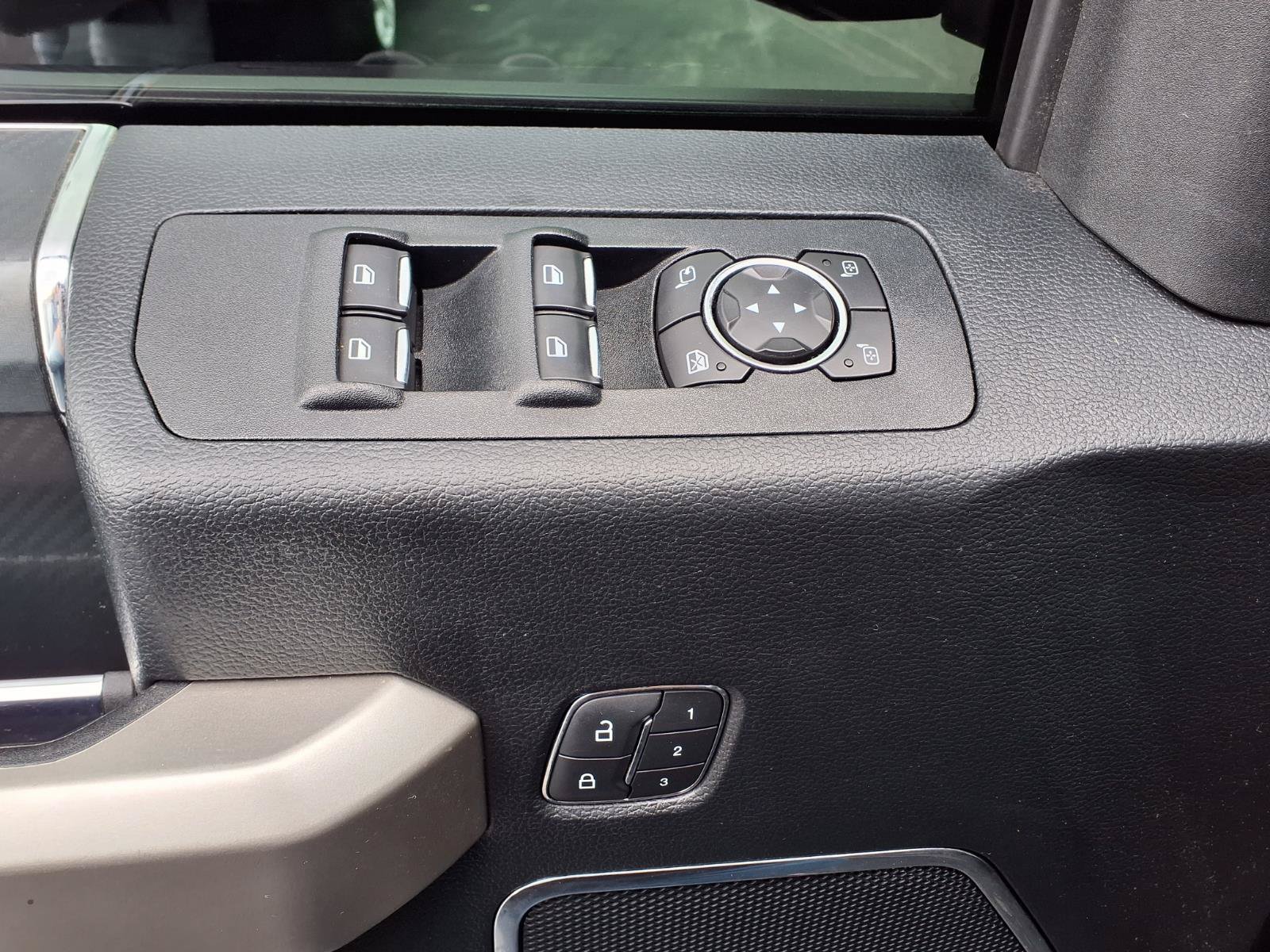 Used 2019 Ford F150 Lariat w/ Equipment Group 502A Luxury AWD/4WD image 17