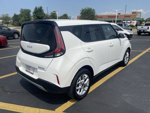 Used 2025 Kia Soul LX w/ LX Technology Package FWD image 34