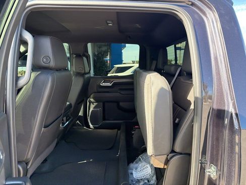 Used 2022 Chevrolet Silverado 1500 High Country w/ Technology Package image 10