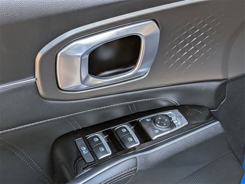 Certified 2023 Kia Sorento SX image 12