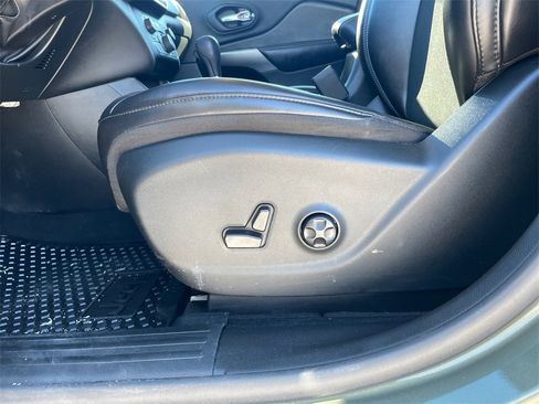 Used 2019 Jeep Cherokee Latitude Plus w/ Cold Weather Group image 39