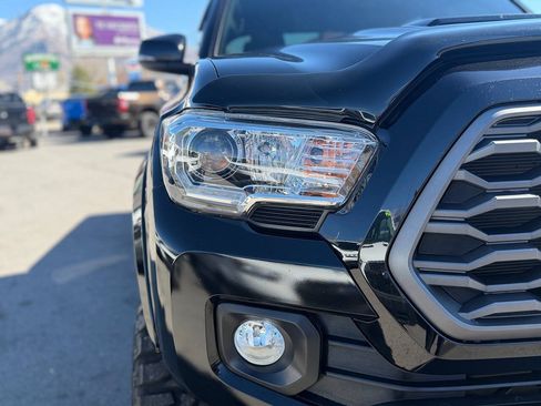 Used 2021 Toyota Tacoma TRD Sport w/ Technology Package AWD/4WD image 4