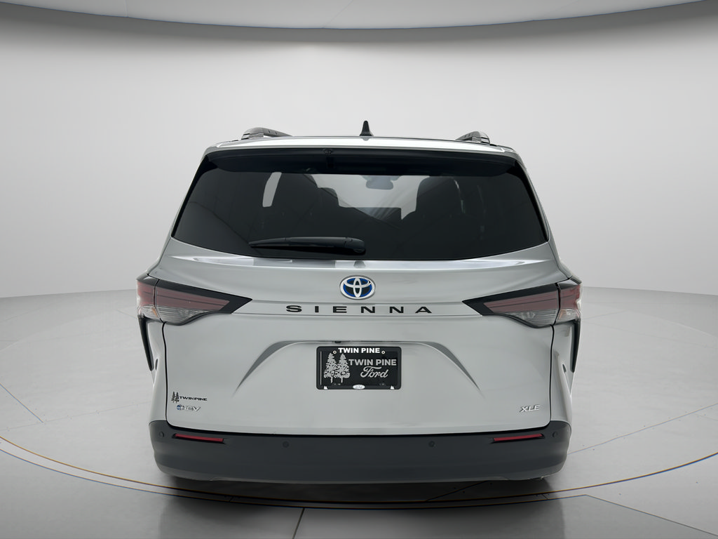 Used 2025 Toyota Sienna XLE FWD image 7