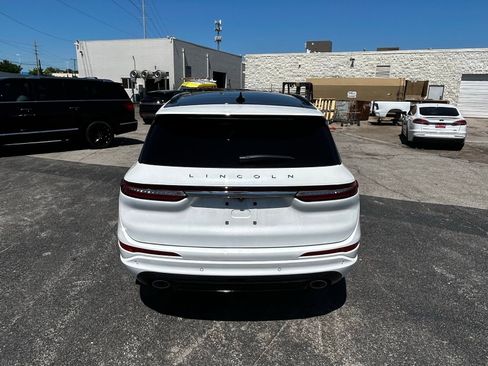 Used 2023 Lincoln Corsair Reserve w/ Equipment Group 201A FWD image 4