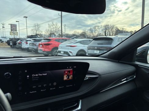 Used 2025 Buick Envista Preferred image 35