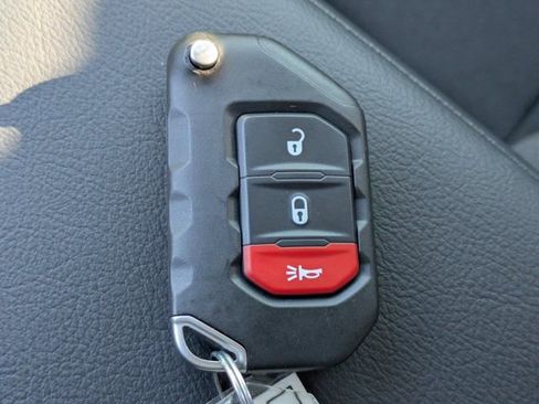 New 2025 Jeep Gladiator Sport image 25