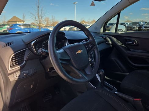 Used 2020 Chevrolet Trax LS image 2