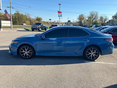 Used 2024 Toyota Camry SE image 2