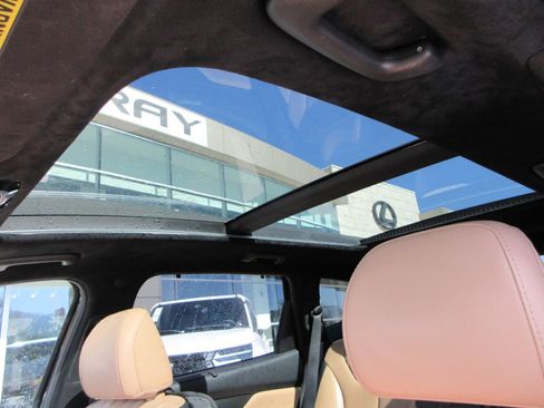 Used 2021 Hyundai Santa Fe Calligraphy AWD/4WD image 16
