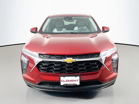 Used 2025 Chevrolet Trax LS w/ LS Convenience Package FWD image 3