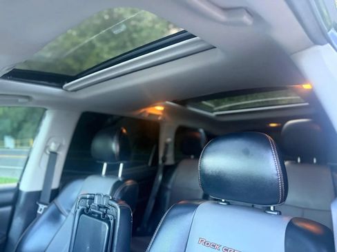 Used 2019 Nissan Pathfinder SL AWD/4WD image 31