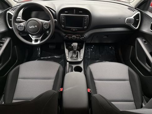 Used 2025 Kia Soul LX w/ LX Technology Package FWD image 14