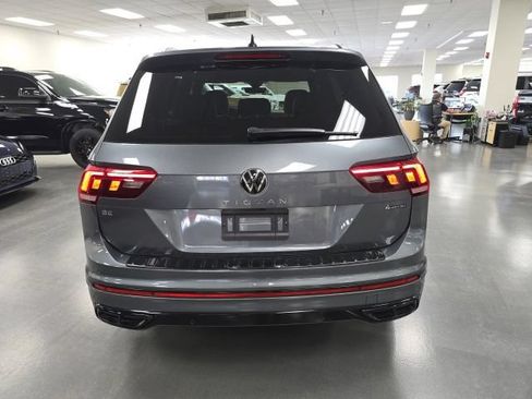 Used 2024 Volkswagen Tiguan SE R-Line AWD/4WD image 4