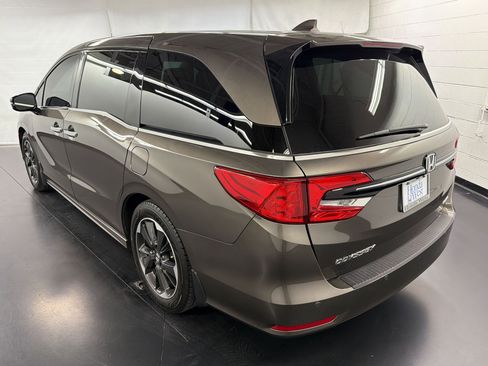 Used 2023 Honda Odyssey Elite image 3