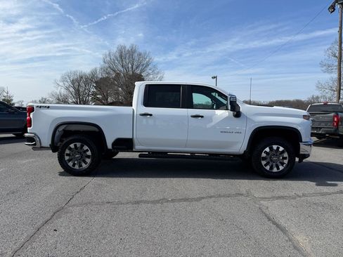 Used 2022 Chevrolet Silverado 2500 Custom w/ Custom Value Package image 8