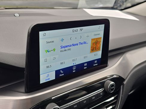 Used 2021 Ford Escape Titanium image 29