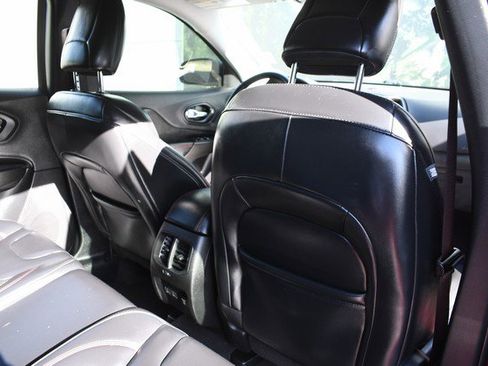 Used 2021 Jeep Cherokee Trailhawk w/ Comfort/Convenience Group image 27