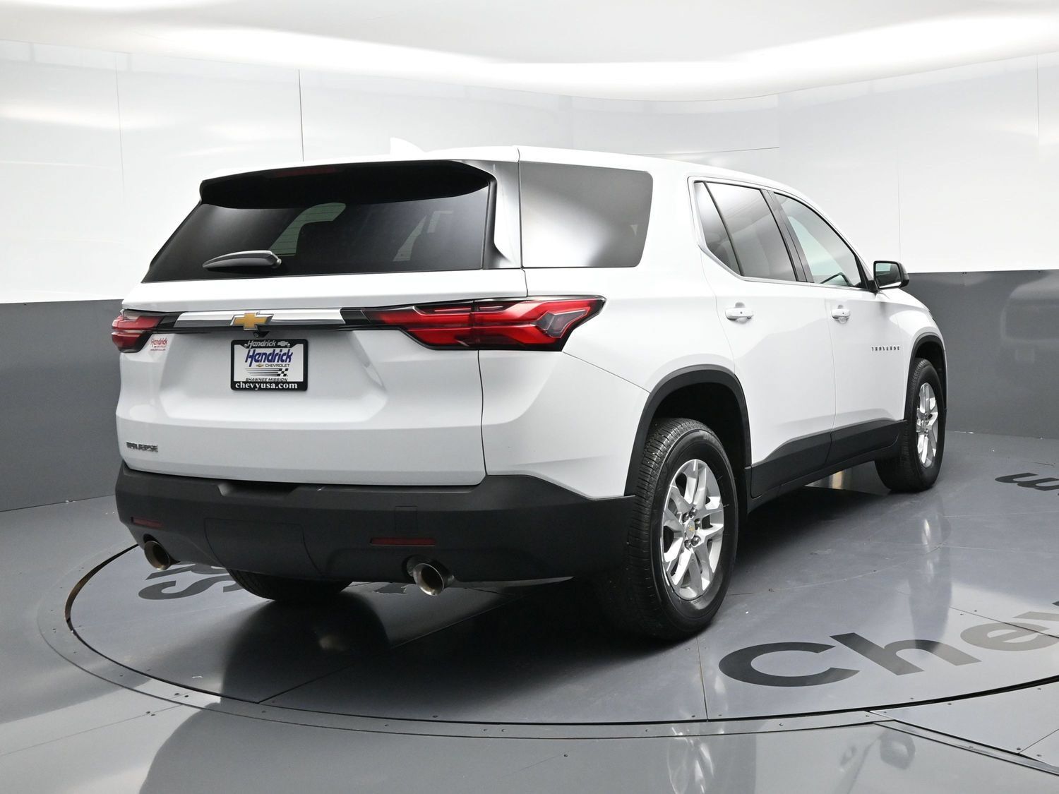 Used 2022 Chevrolet Traverse LS FWD image 9