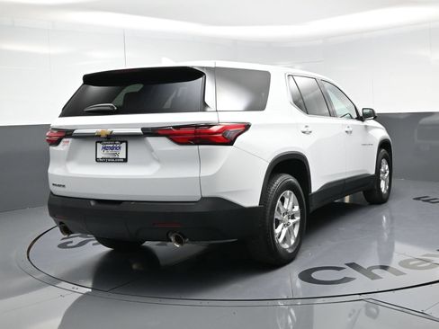 Used 2022 Chevrolet Traverse LS FWD image 9