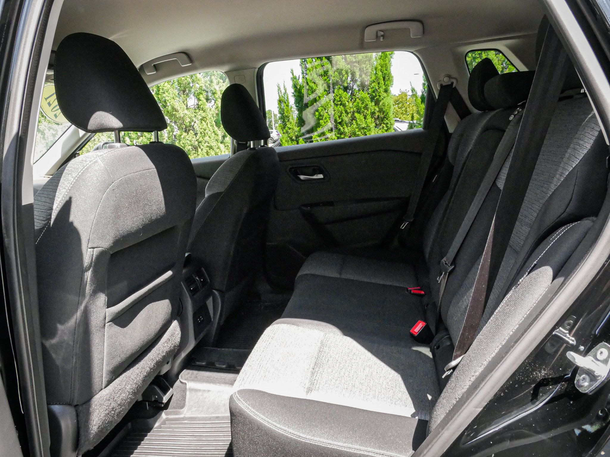 Used 2021 Nissan Rogue SV FWD image 29