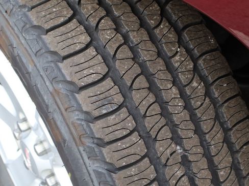 Used 2016 GMC Acadia SLE image 12