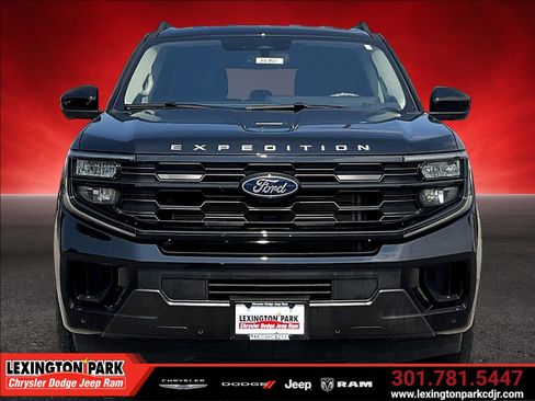 Used 2025 Ford Expedition Max Active AWD/4WD image 2