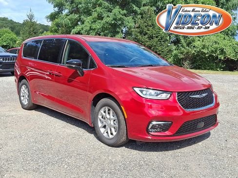 New 2026 Chrysler Pacifica Select image 1