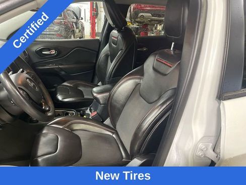 Used 2022 Jeep Cherokee Trailhawk image 11