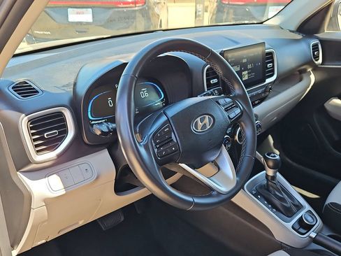 Used 2025 Hyundai Venue SEL FWD image 15