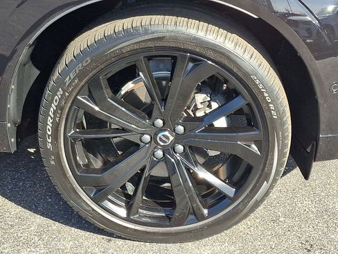 Used 2024 Volvo XC60 B5 Ultimate w/ Climate Package image 8