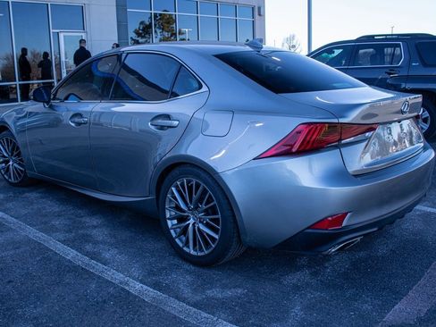Used 2017 Lexus IS 200t image 4