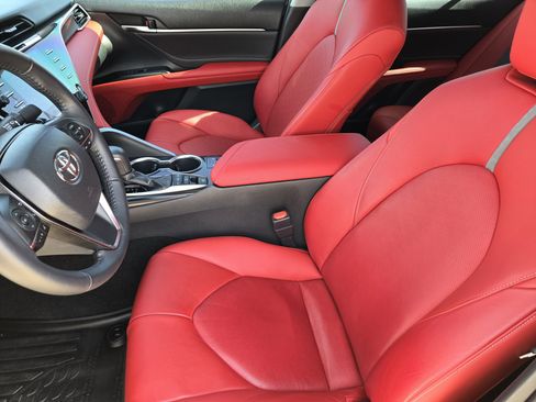 Used 2018 Toyota Camry XSE image 18