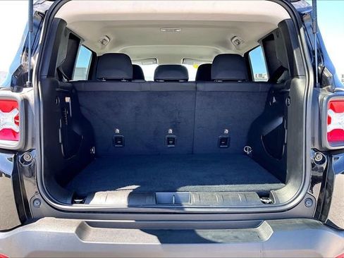 Used 2023 Jeep Renegade Latitude AWD/4WD image 29