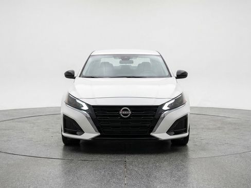 Used 2025 Nissan Altima 2.5 SV image 2