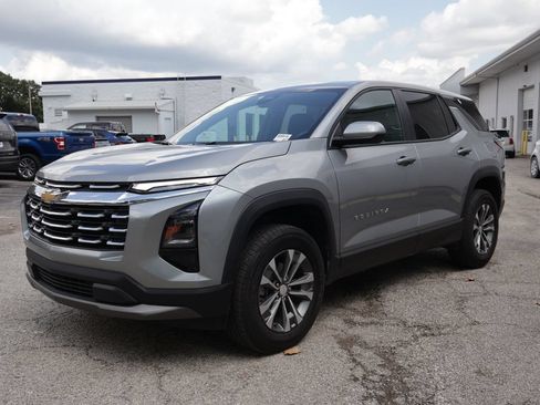 Used 2026 Chevrolet Equinox LT FWD image 3