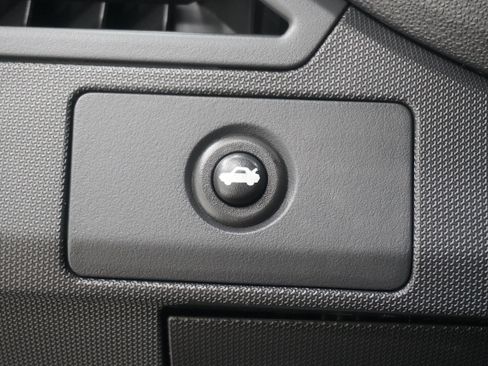 Used 2010 Chrysler Sebring Touring FWD image 18