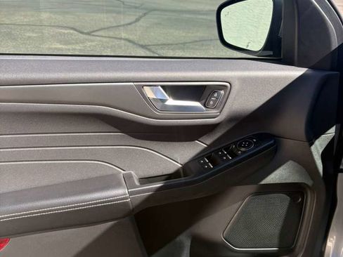 Used 2024 Ford Escape SE image 12